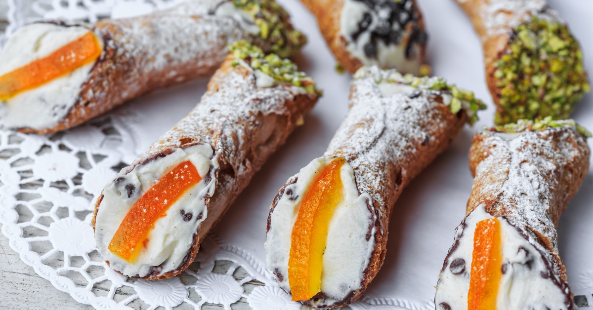9. Cannoli (and other sweet dishes)